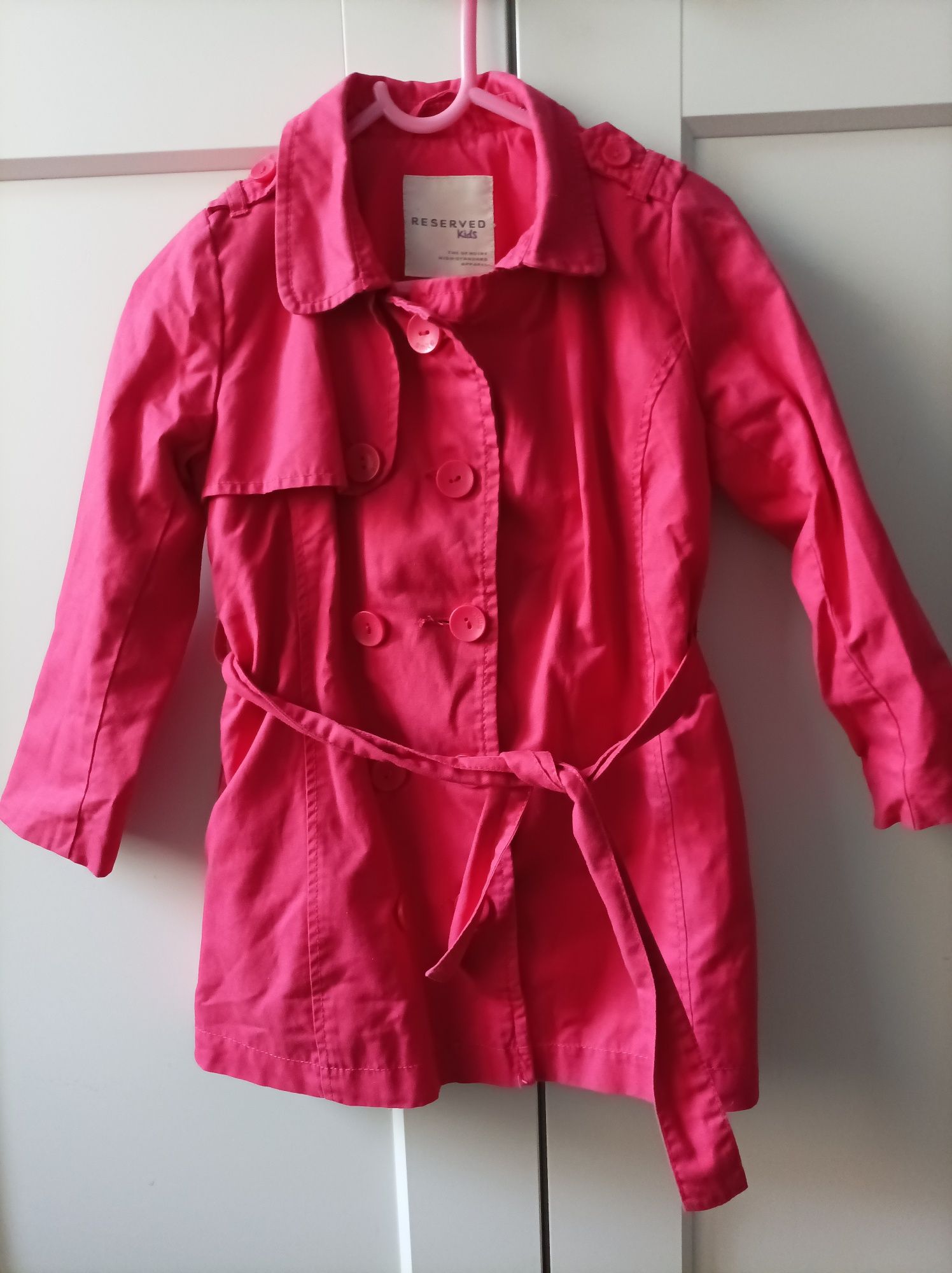 Czerwony płaszcz Reserved 110 dziewczęcy