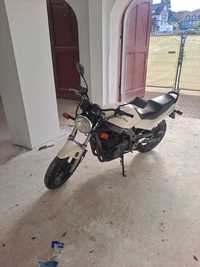 Motocykl Suzuki gs500e