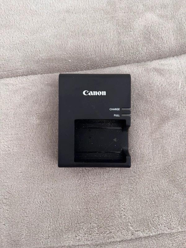 Camera Canon EOS 2000D