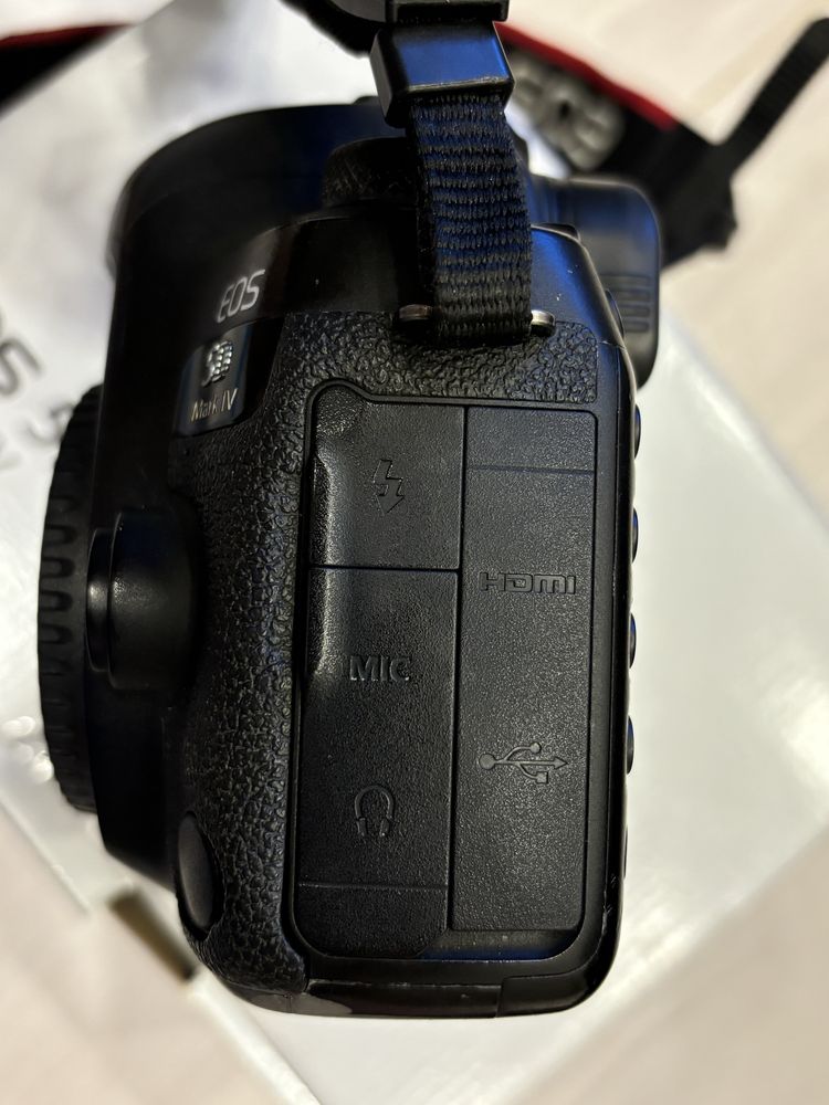 Canon EOS 5D Mark IV 4