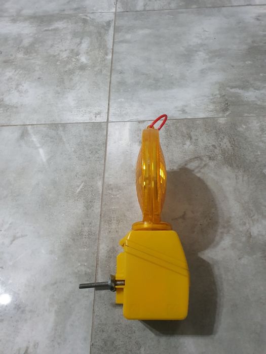 Światło  awaryjne  lampa  ostrzegawcza