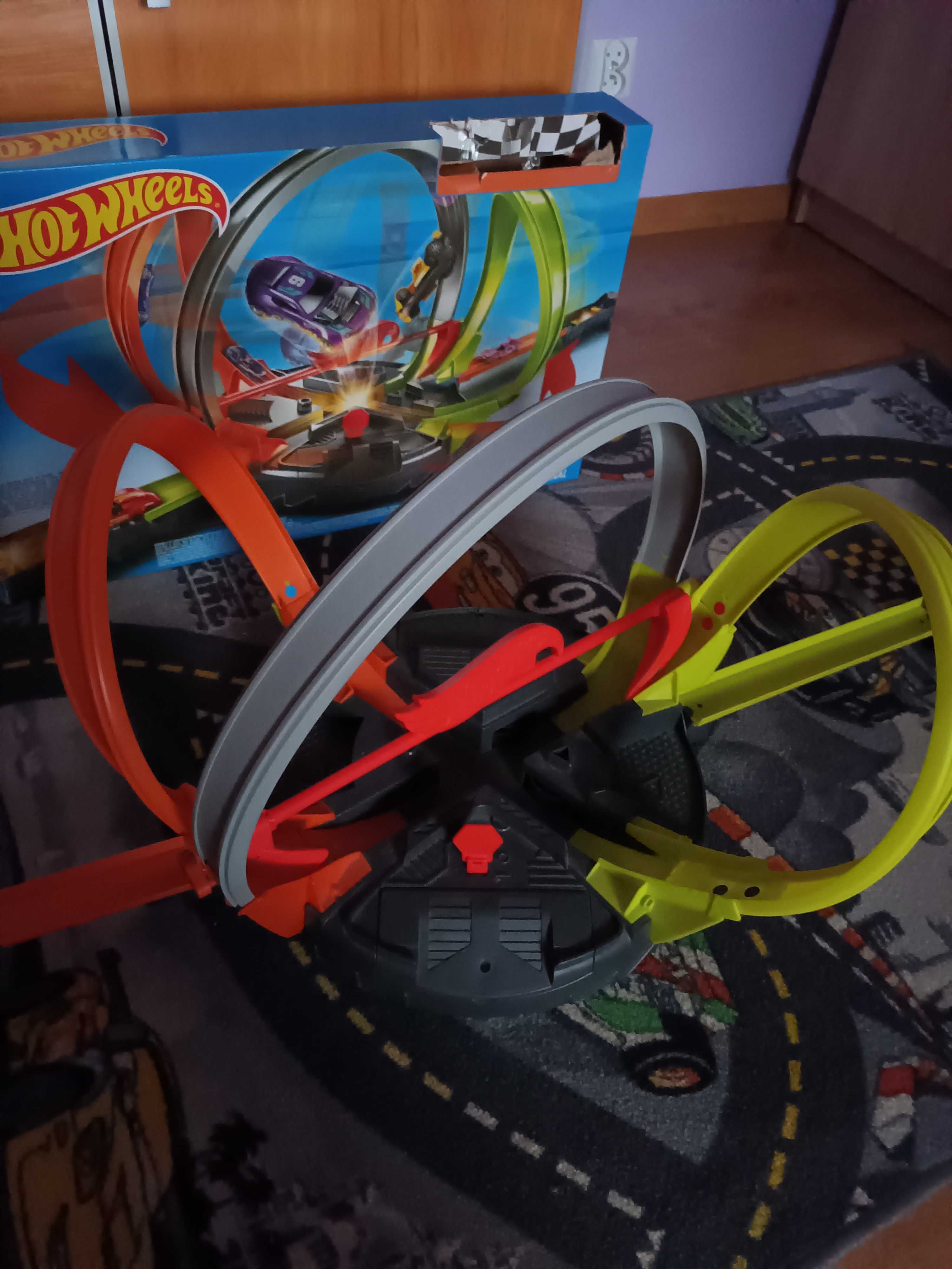 Sprzedam tor Hotwheels