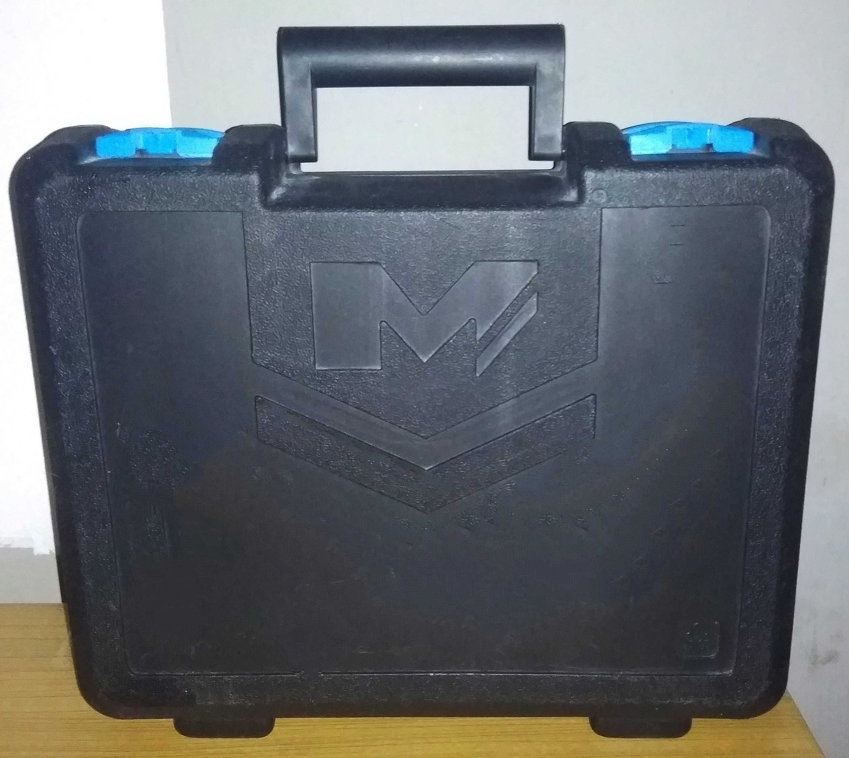 Walizka plastikowa "MacAllistet"