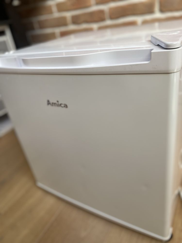 Lodówka AMICA FM050.4(E) 49.6cm Biała