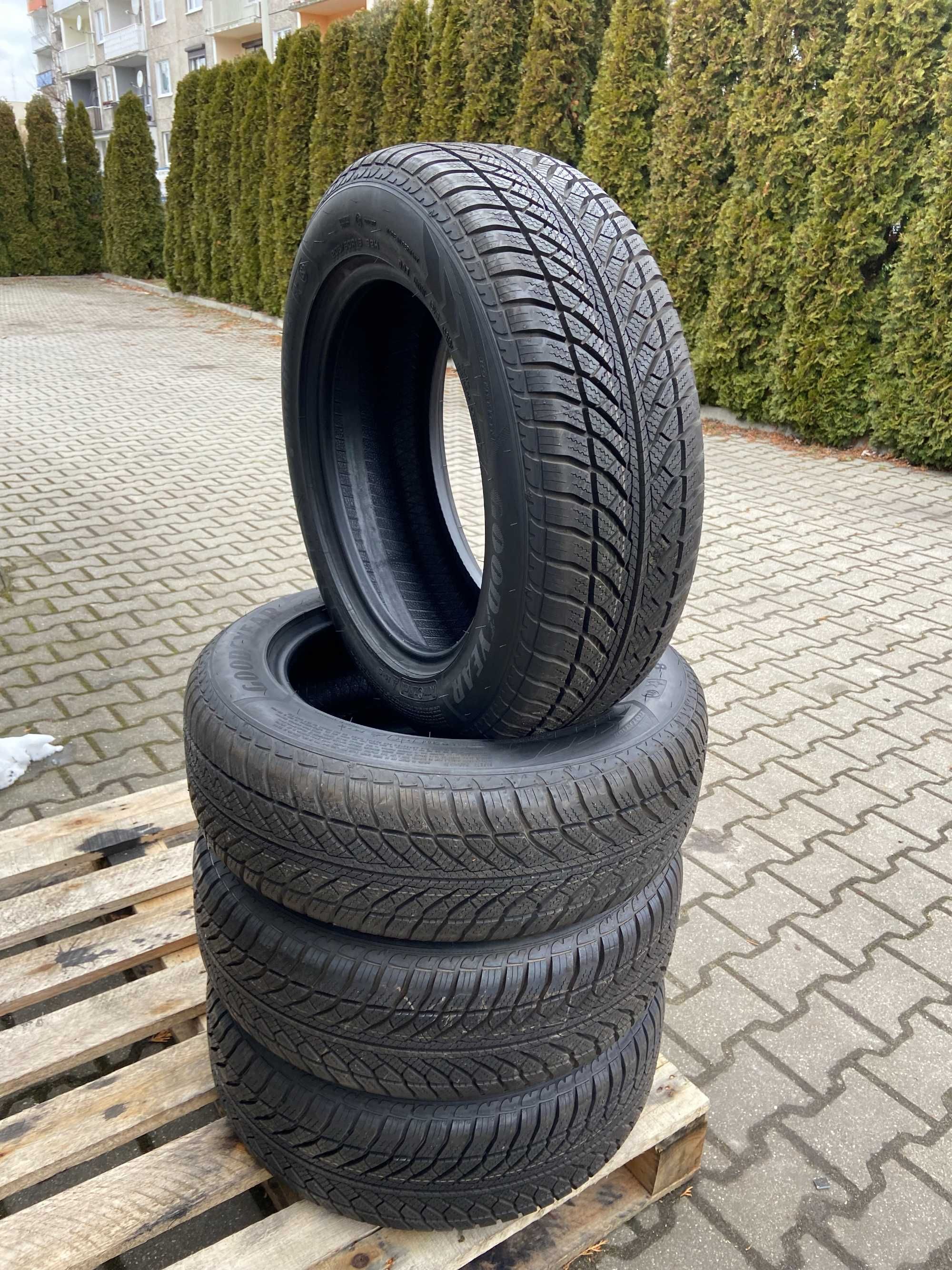 205/60R16 Goodyear Ultra Grip 8 Performanc Run Flat BMW