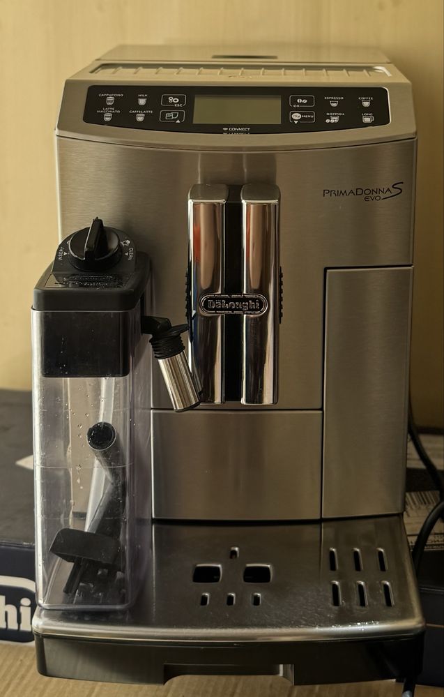 Срочно!!! Продам кофемашину Delonghi Primadonna S Evo