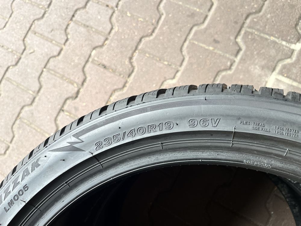 Opona 235.40.19 Bridgestone Blizzak LM005, 2023 rok 8mm