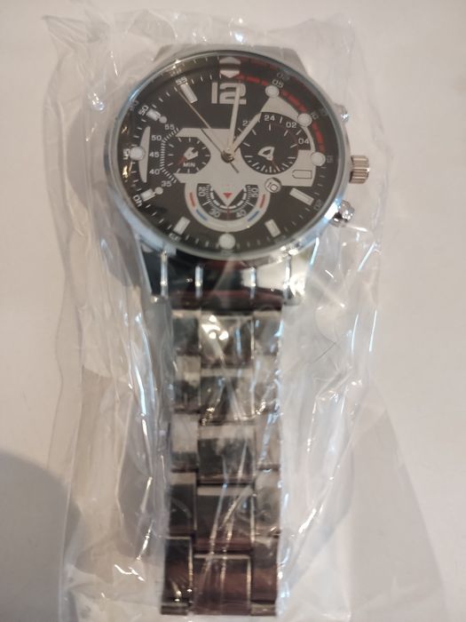 Zegarek z zestawem bransoletka i łańcuszek