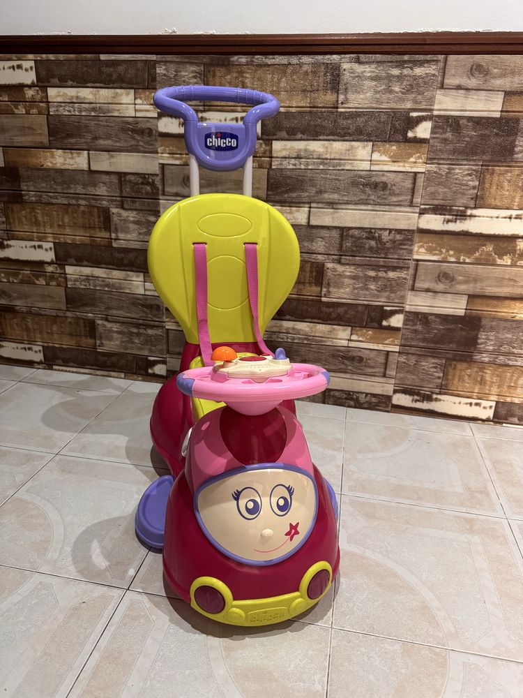 Chicco/ Quatro em um.