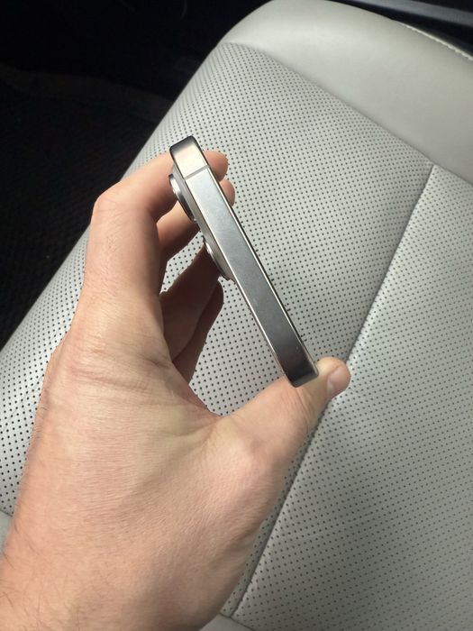 Продаю iPhone 16 Pro Max 256GB eSIM Natural Titanium