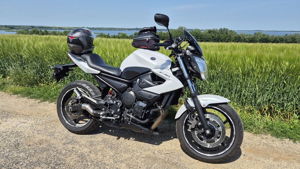 Yamaha XJ6 N ABS.  Leovince.