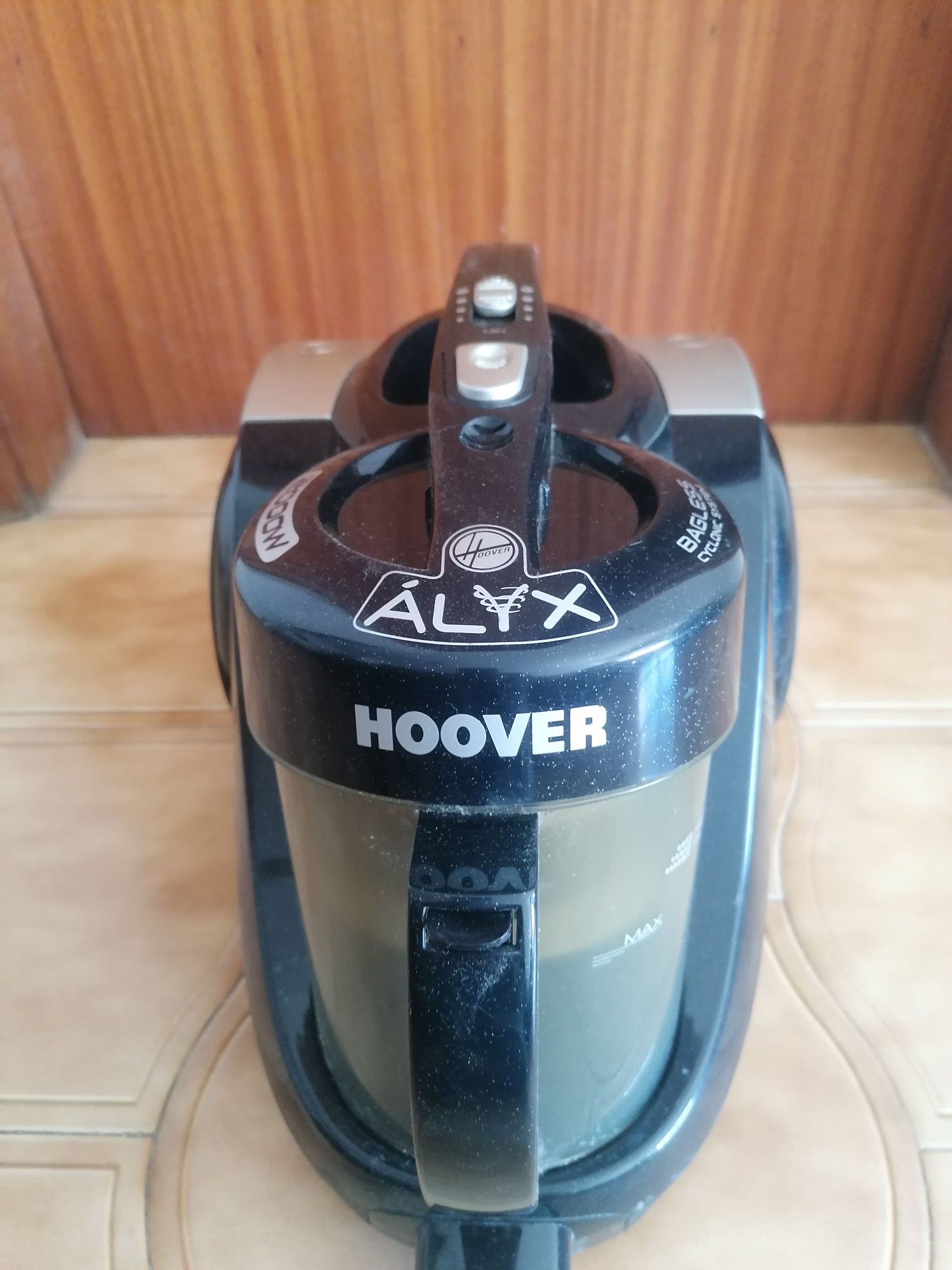 Aspirador Hoover,2000W para peças.