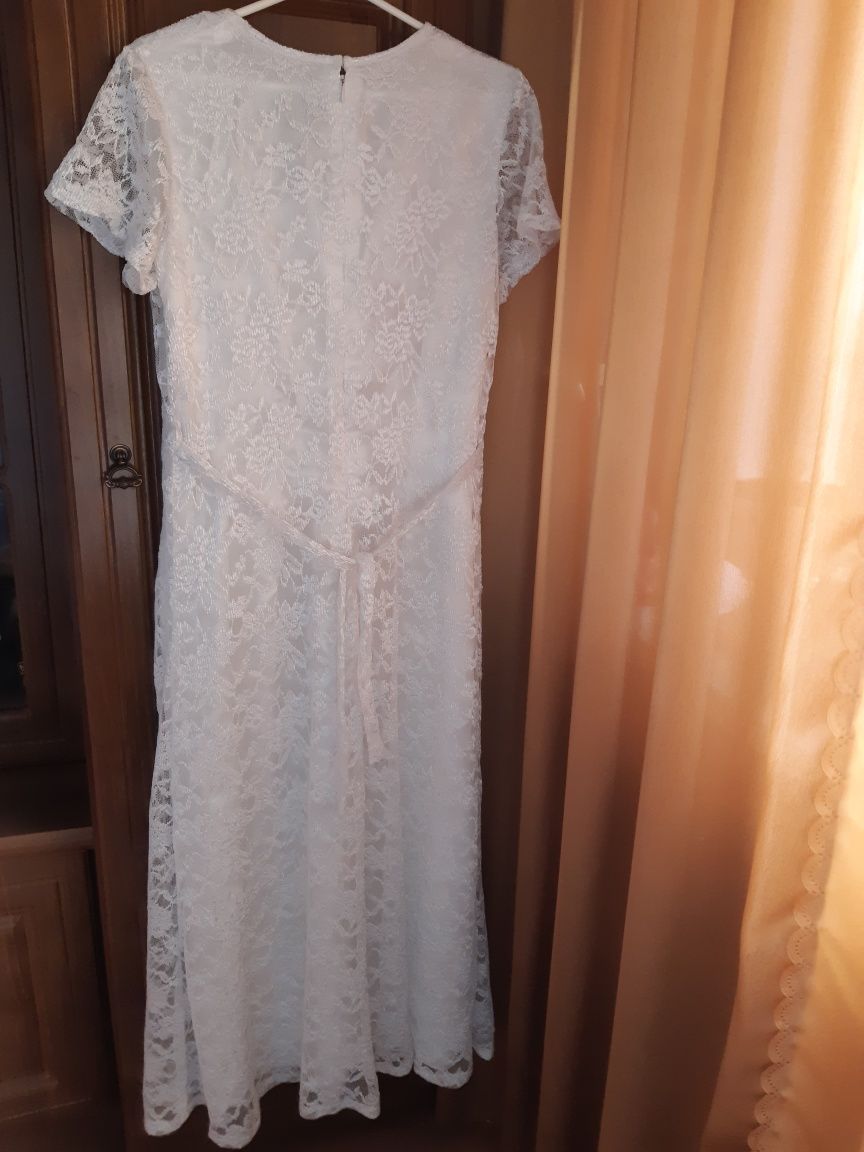 Нарядное белое (белоснежное), кружевное, ажурное платье