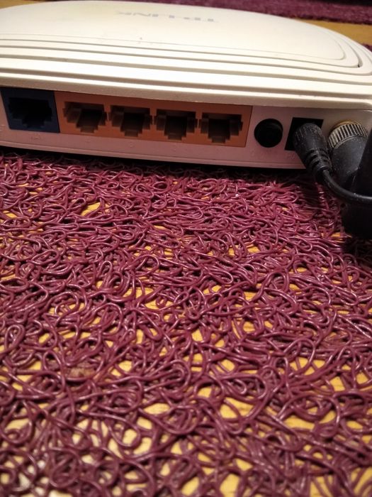 Продаю Роутер TP-LINK б/у но в рабочем состоянии. Цена 375 грн.