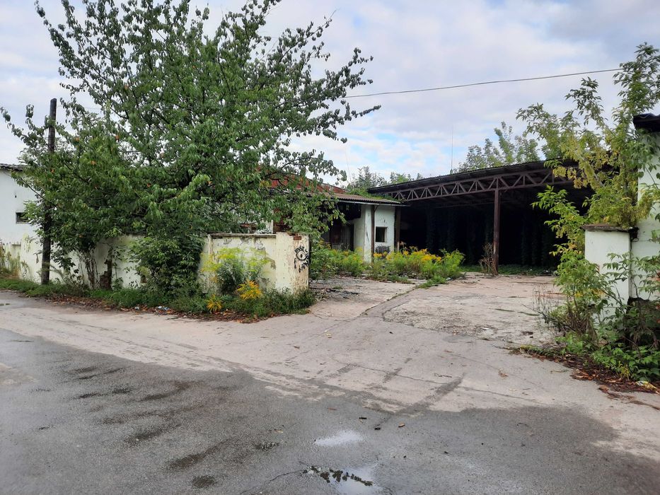 Магазин в центрі Садгори 600 м2 склад 700м2