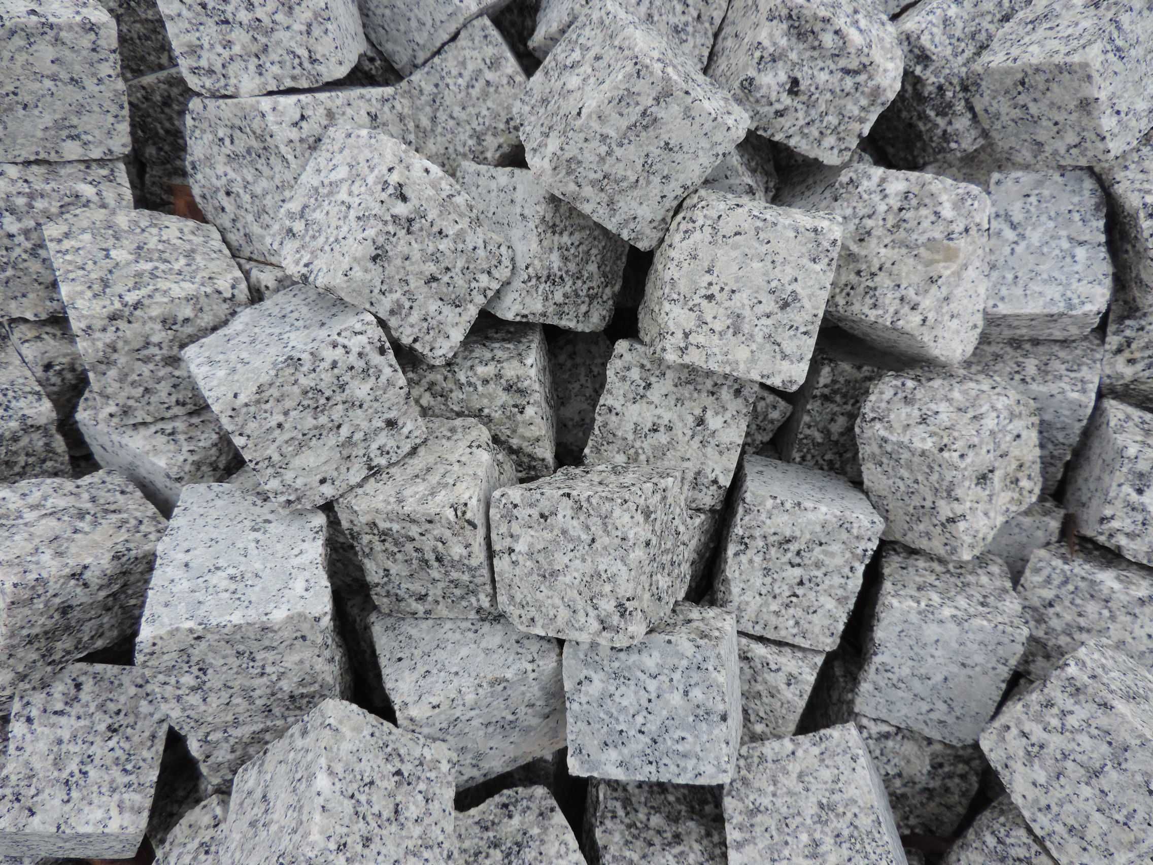 Grys Granitowy Kamień ozdobny ogrodowy Szary Dalmatyńczyk Biały
