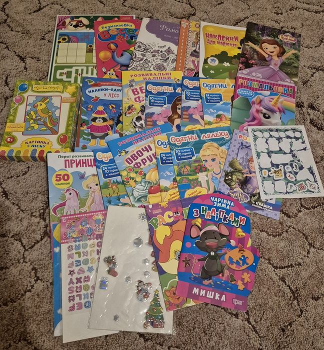 Віддам дитячі канцелярію та іграшки
