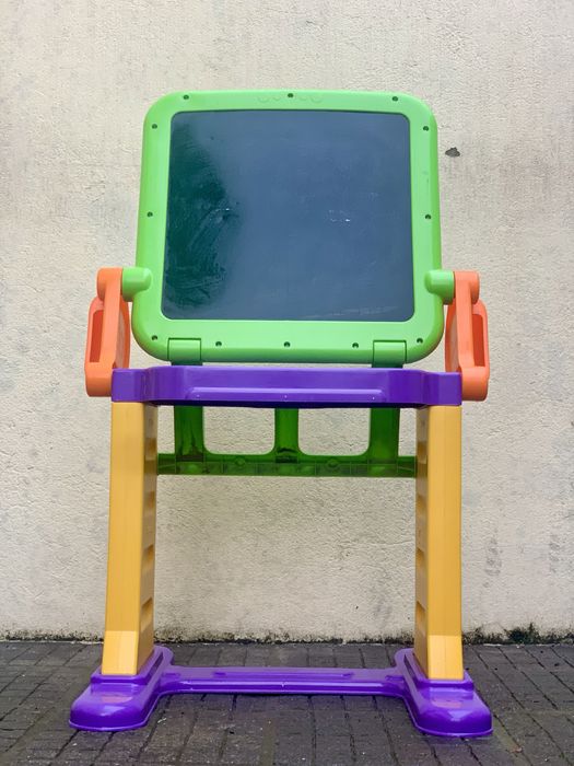 Mesa de atividades/Quadro giz, criança