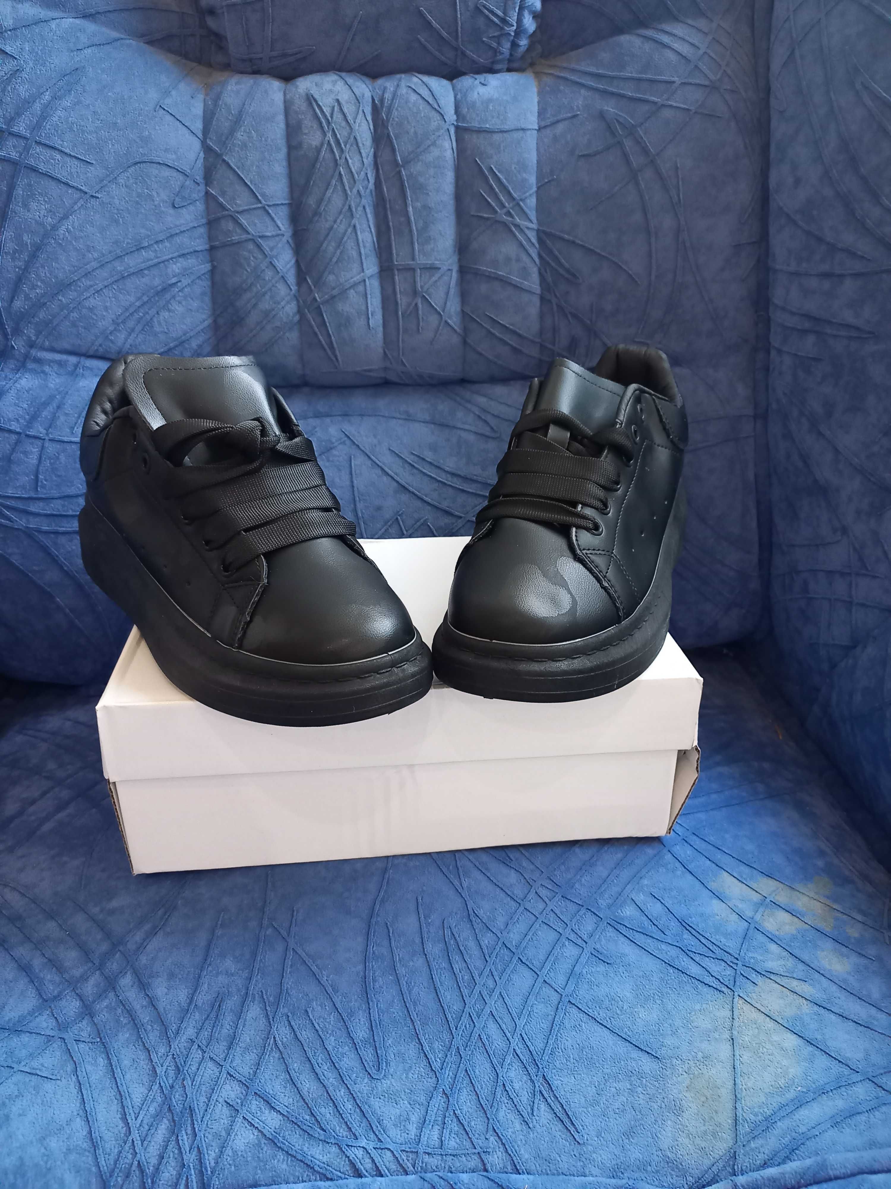 Жіночі (підліткові) шкір'яні фабричні чорні кросівки фірми Xifa
