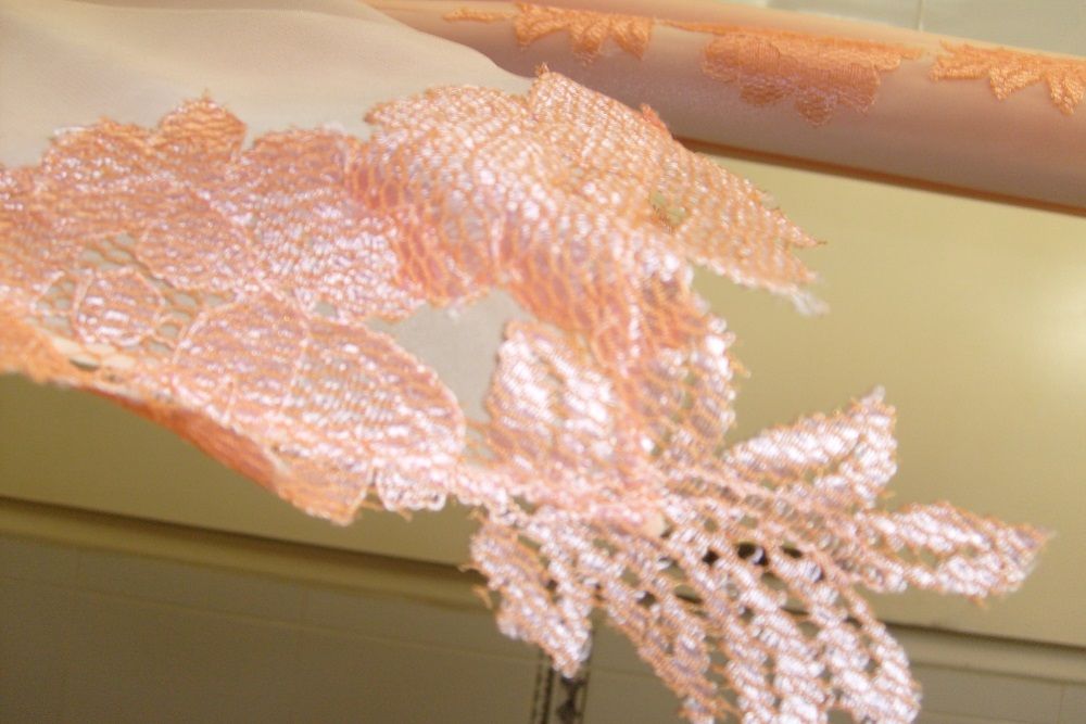 Marque a diferença, com este lindo vestido novo, de festa  ou cerimóni