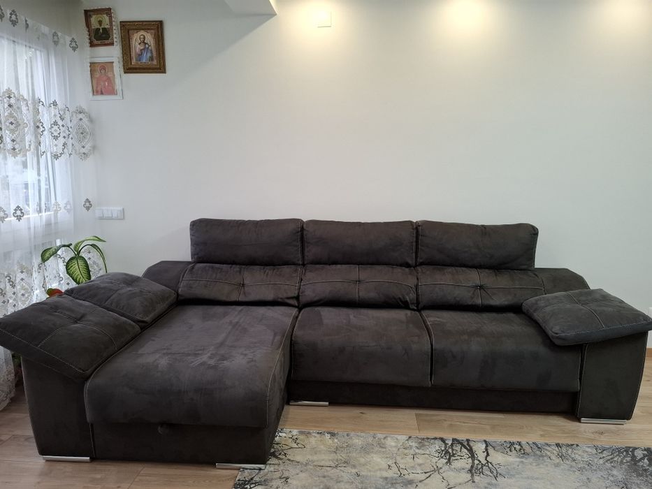 Sofá chaise longue preto.