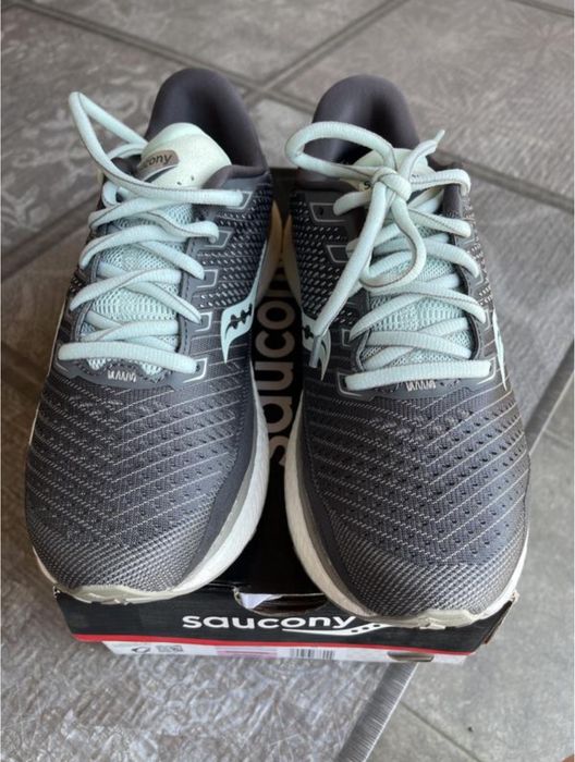 Бігові кросівки saucony triumph 18