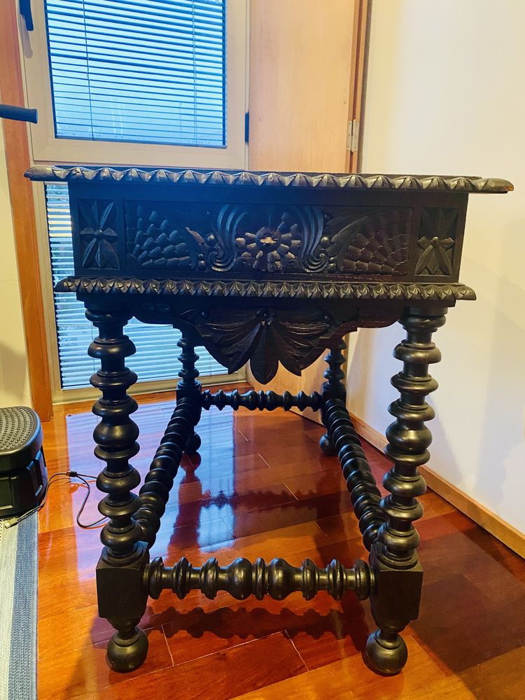 Mesa de apoio madeira trabalhada