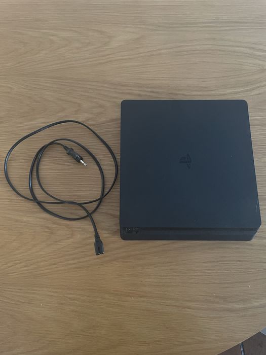 Ps4 com 2 comandos e 10 jogos