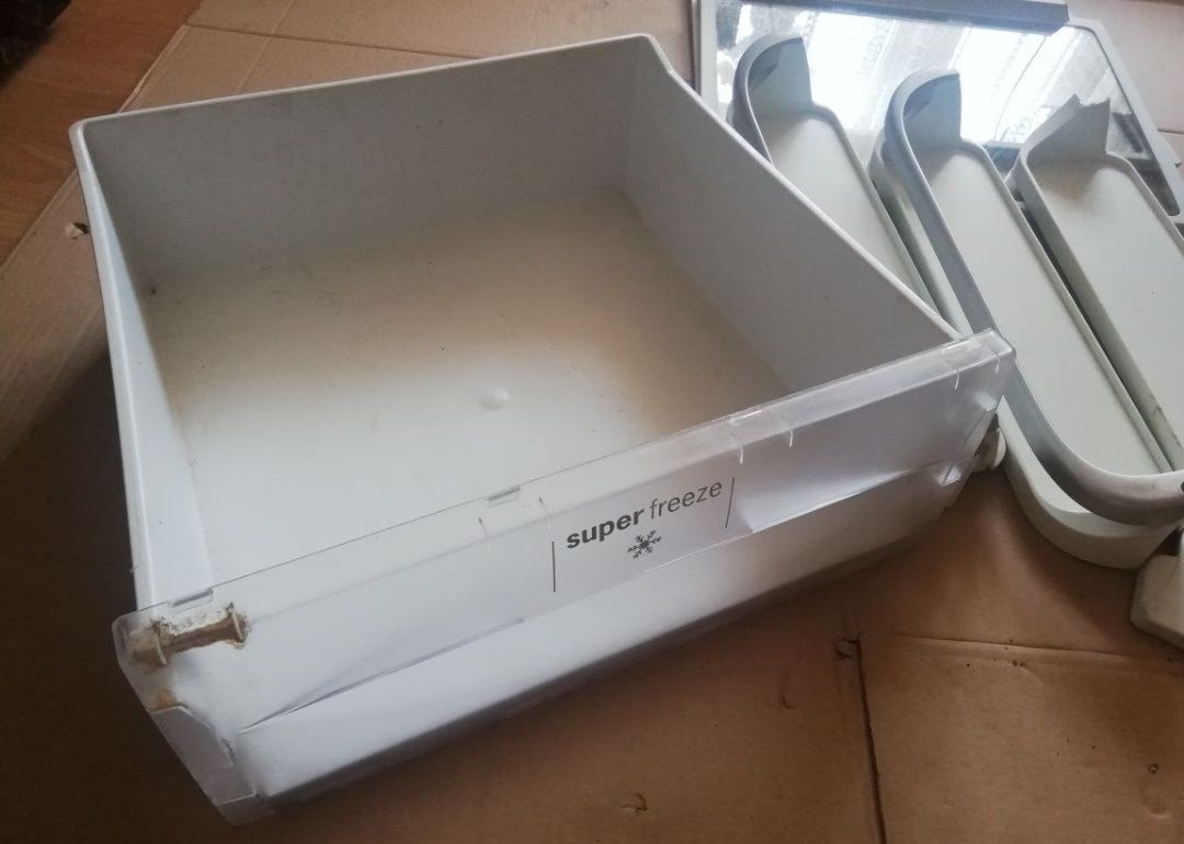 wyposażenie lodówki ariston kcm01ve BCS 313 A VE I  półka balkonik