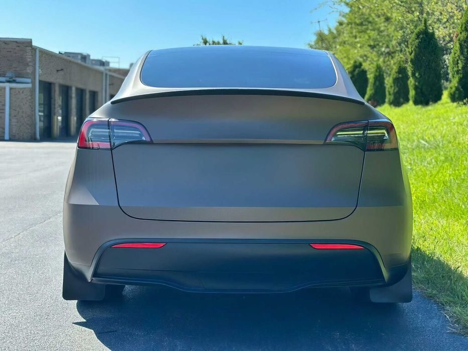 Tesla Model Y      2023