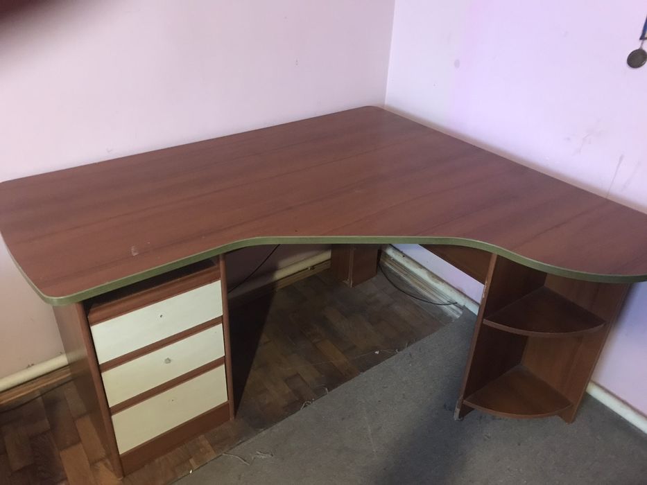 Стіл в ідеальному стані