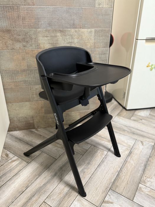 Дитячий стілець для годування
