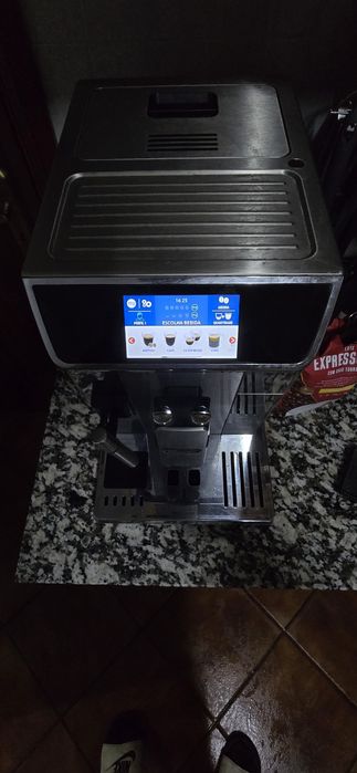 Máquina de Café Expresso Automática - DELONGHI PrimaDonna Elite Experi