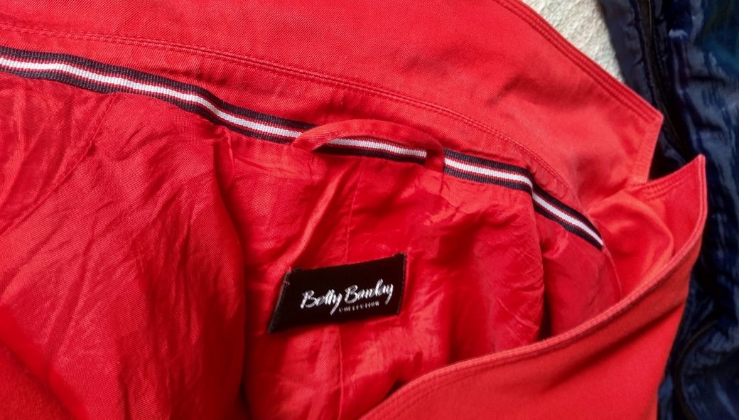 Czerwony żakiet Betty Barclay 42