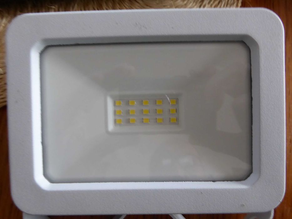 Nieużywany, sieciowy reflektor LED 230V/15W/1500Lm WORKZONE