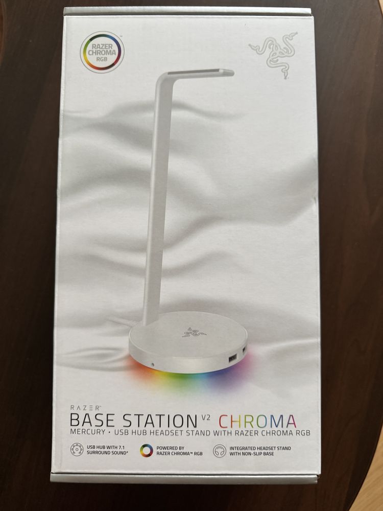 Razer base station v2 CHROMA MERCURY WHITE