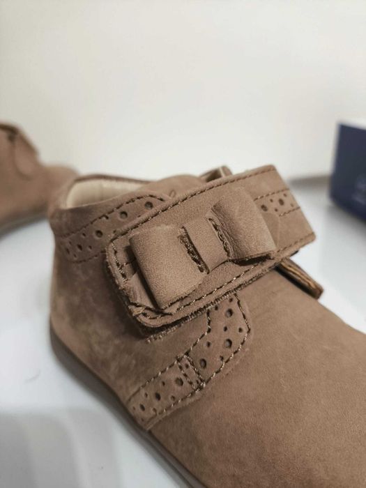 Botas Chicco tamanho 22 na caixa de origem