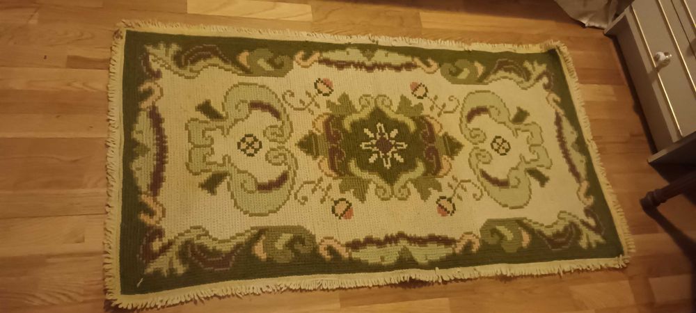 Tapetes em ponto Arraiolos e outros