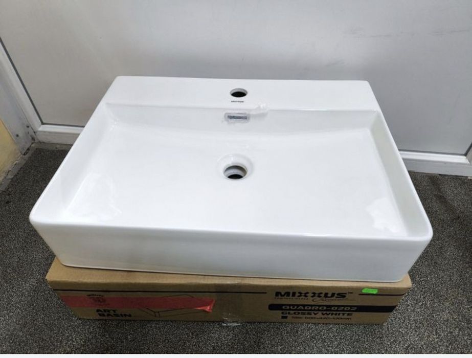 Умывальник,смеситель,донный клапан