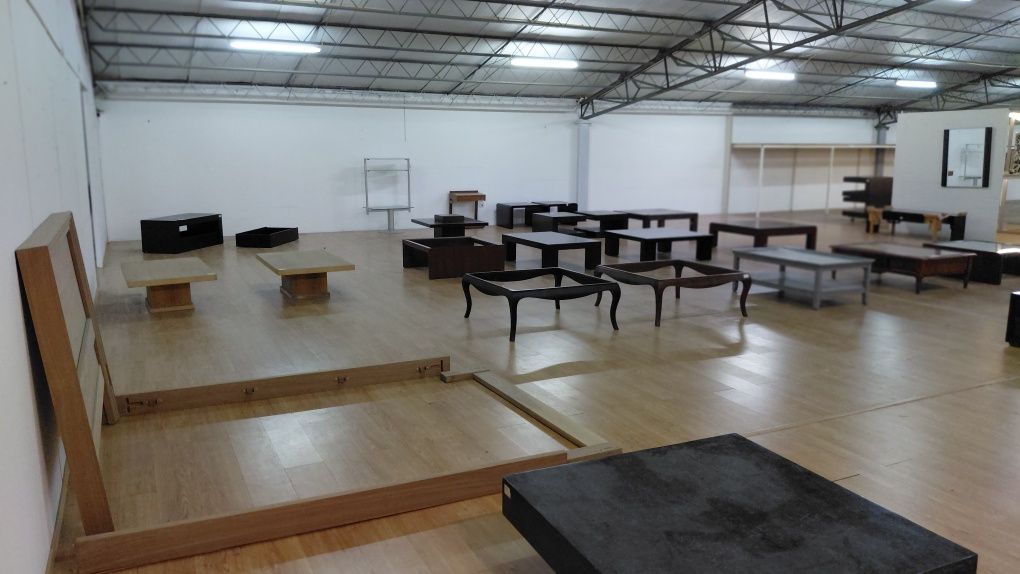 Mesas centro variadas ( envernizadas e em bruto) a partir de 30 euros
