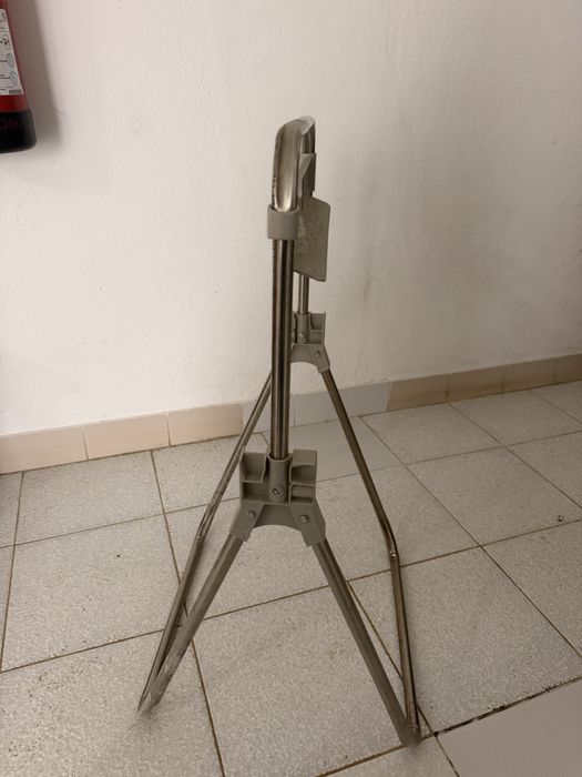 Suporte tripe para rolo