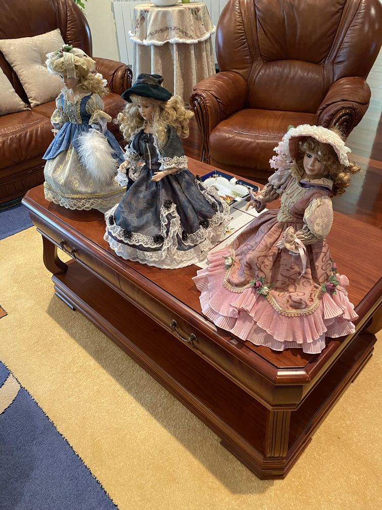 3 bonecas de porcelana