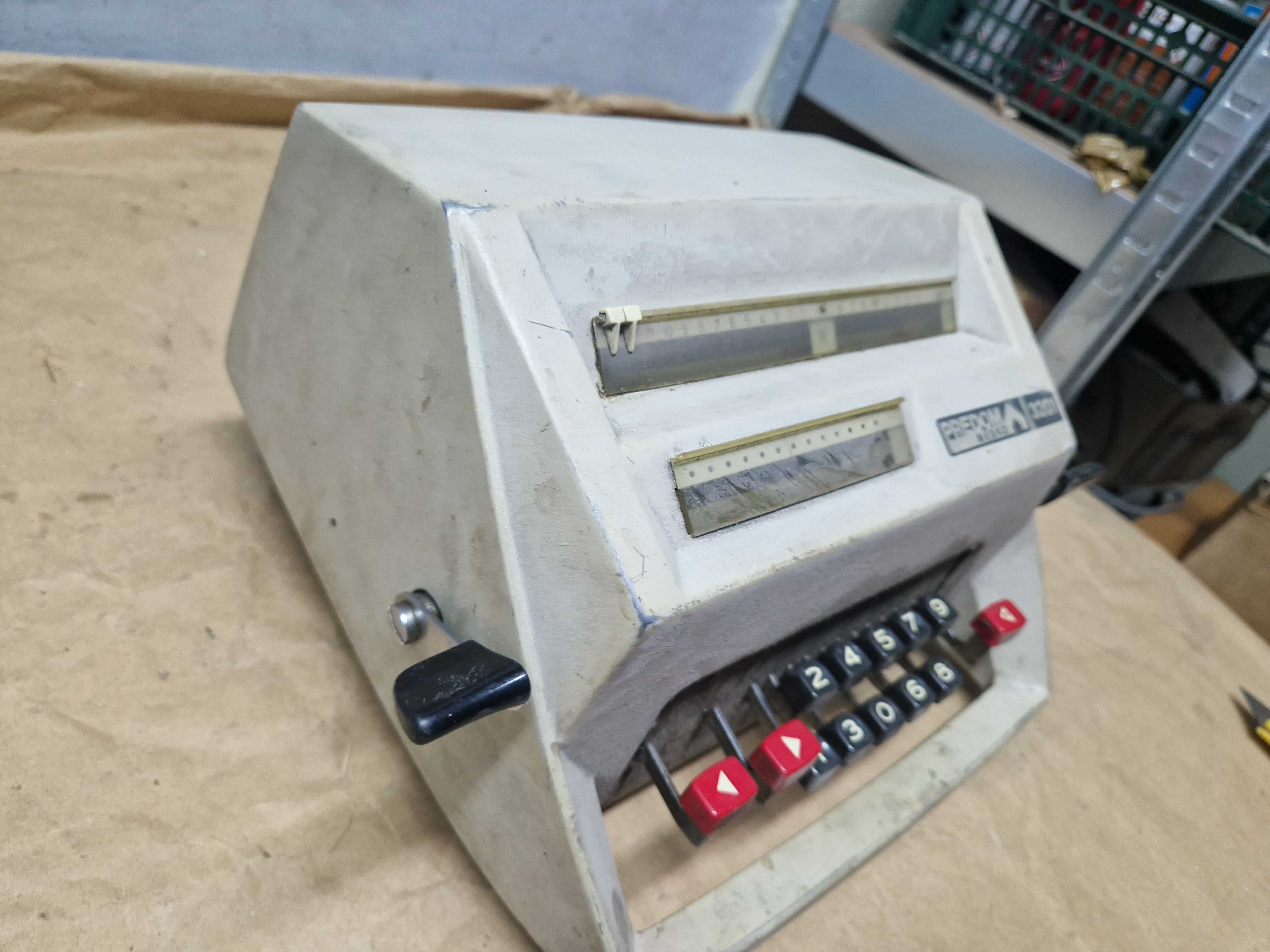 Kalkulator mechaniczny Predom Mesko 3201- PRL staroć