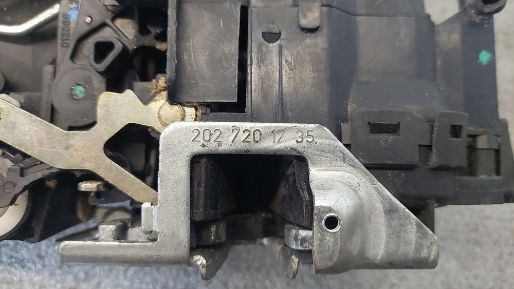 Fechadura / fecho porta frente esquerdo MERCEDES-BENZ Classe E Carrinh