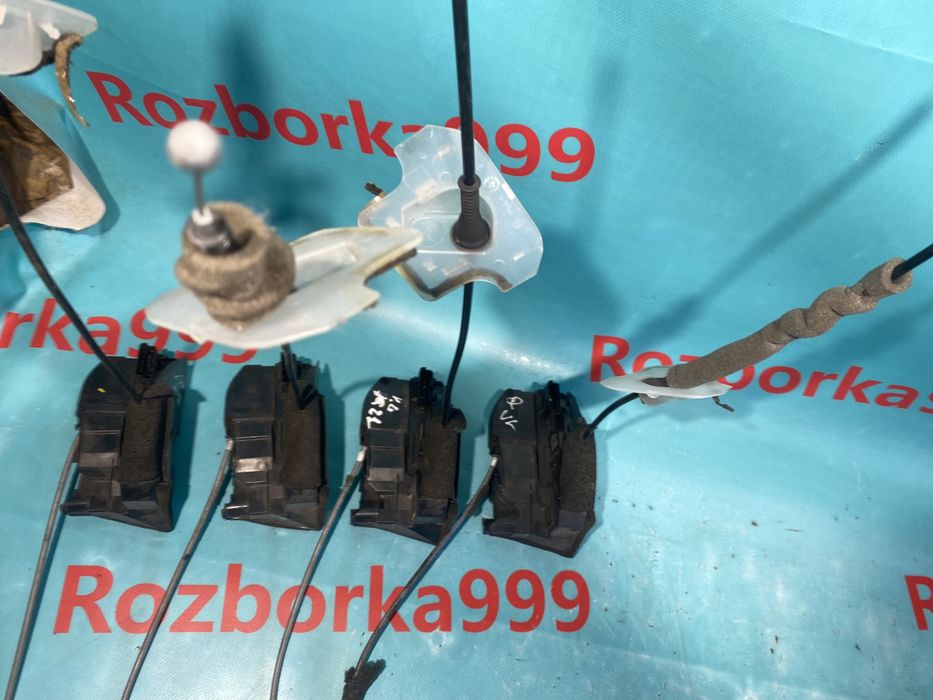 Замок дверей Nissan Qashqai j10 лівий Кашкай 08-13р