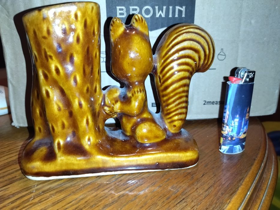 Wazonik z wiewiórką