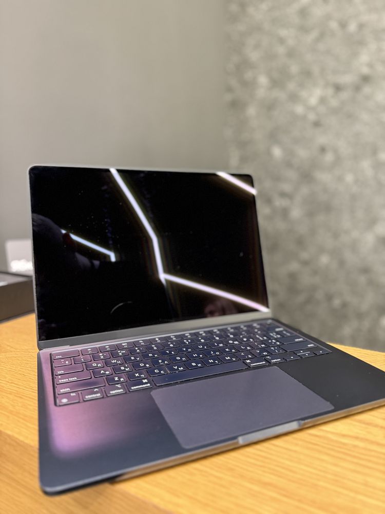 MacBook Air 13 Retina, Midnight, 512GB, with Apple M2 (MLY43) used
