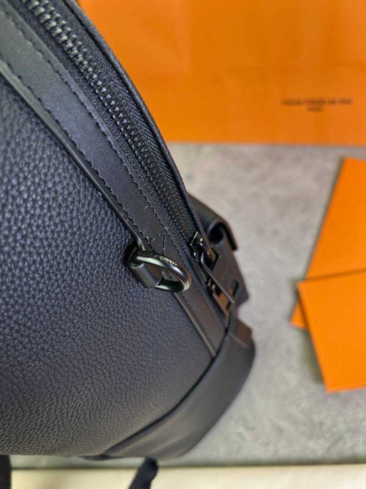Черный рюкзак Louis Vuitton кожаный ранец LV сумка Луи Виттон c824