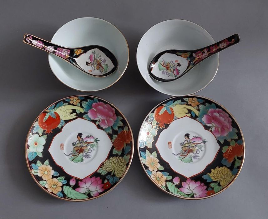 Miseczki chiński z łyżeczkami.2 szt.