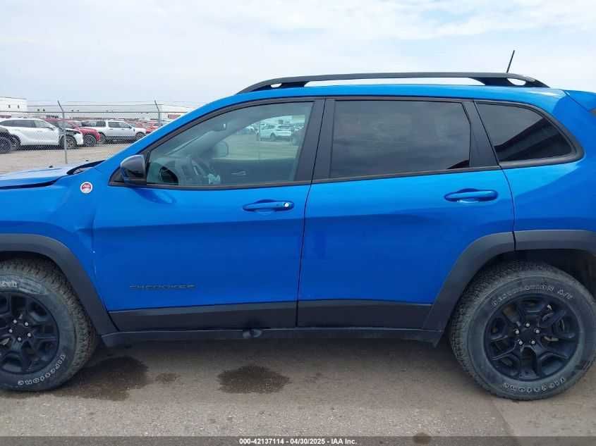 Jeep cherokee trailhawk 2022  4x4  3.2